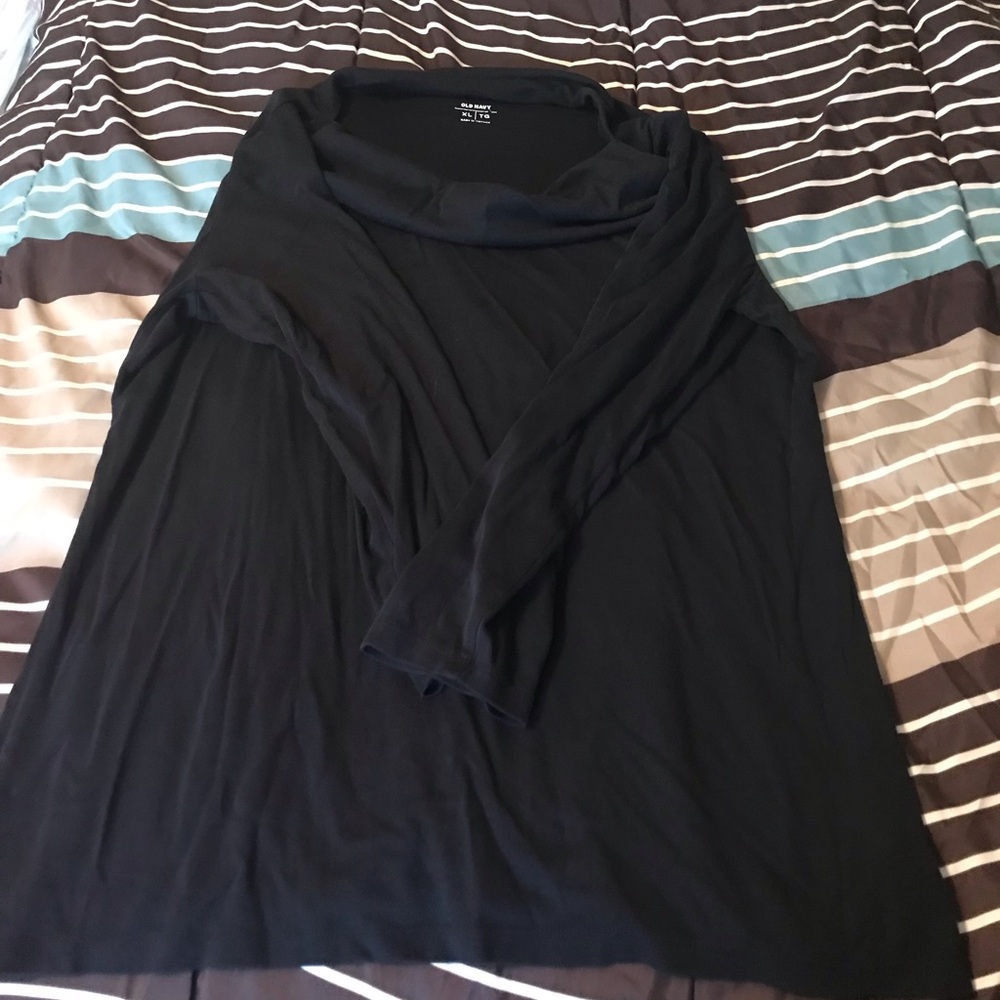 Black scoop neck 3/4 sleeve top